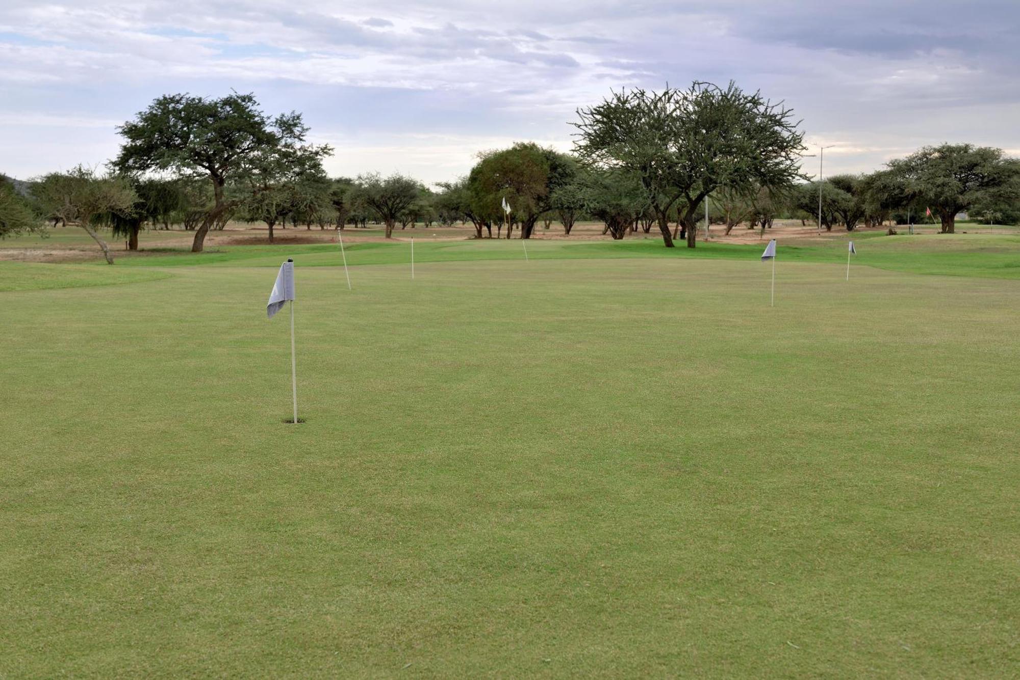 Windhoek Country Club Resort Ngoại thất bức ảnh