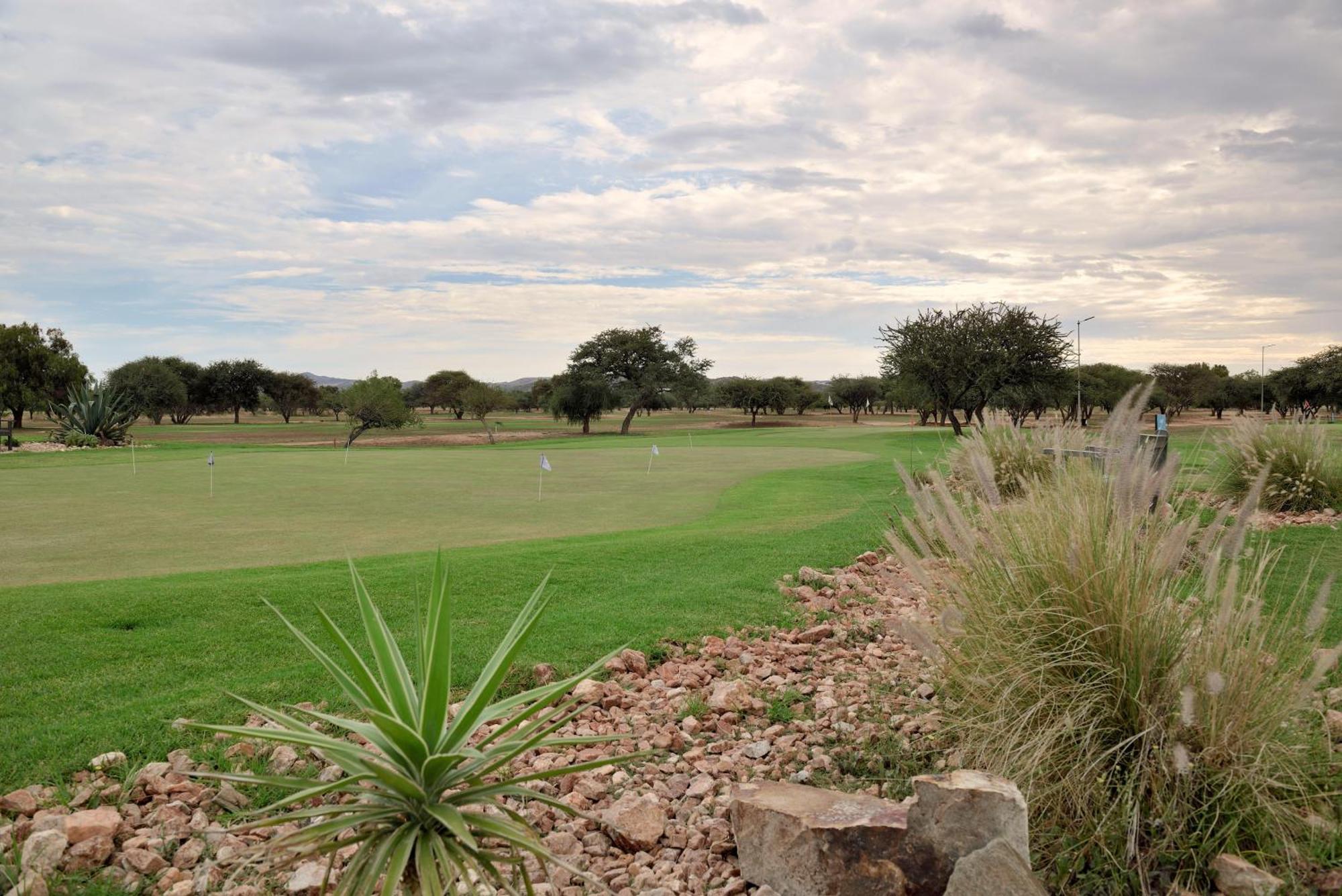 Windhoek Country Club Resort Ngoại thất bức ảnh