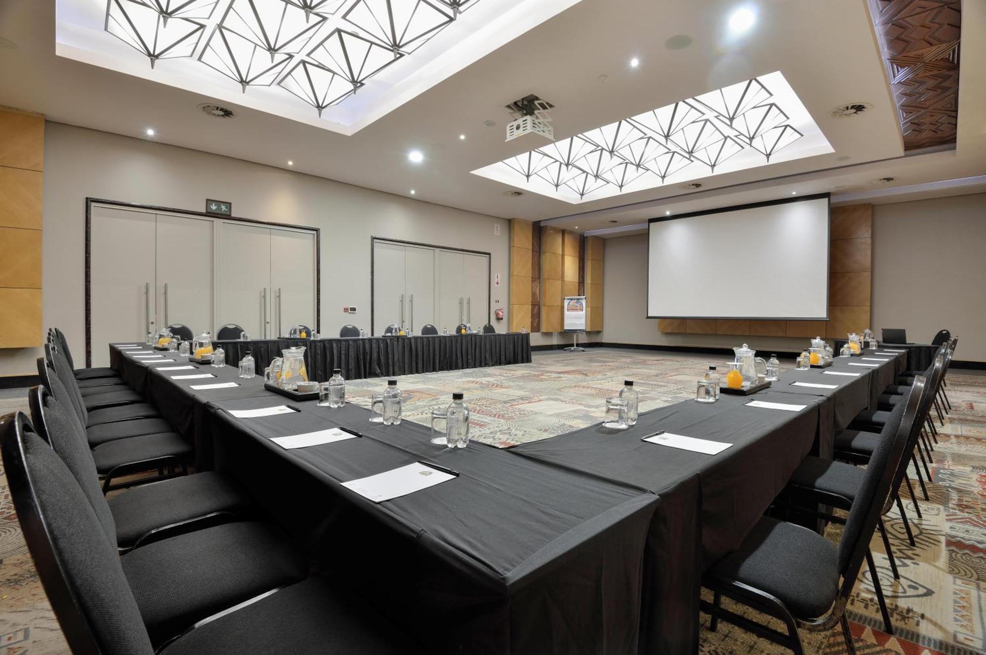 Windhoek Country Club Resort Ngoại thất bức ảnh